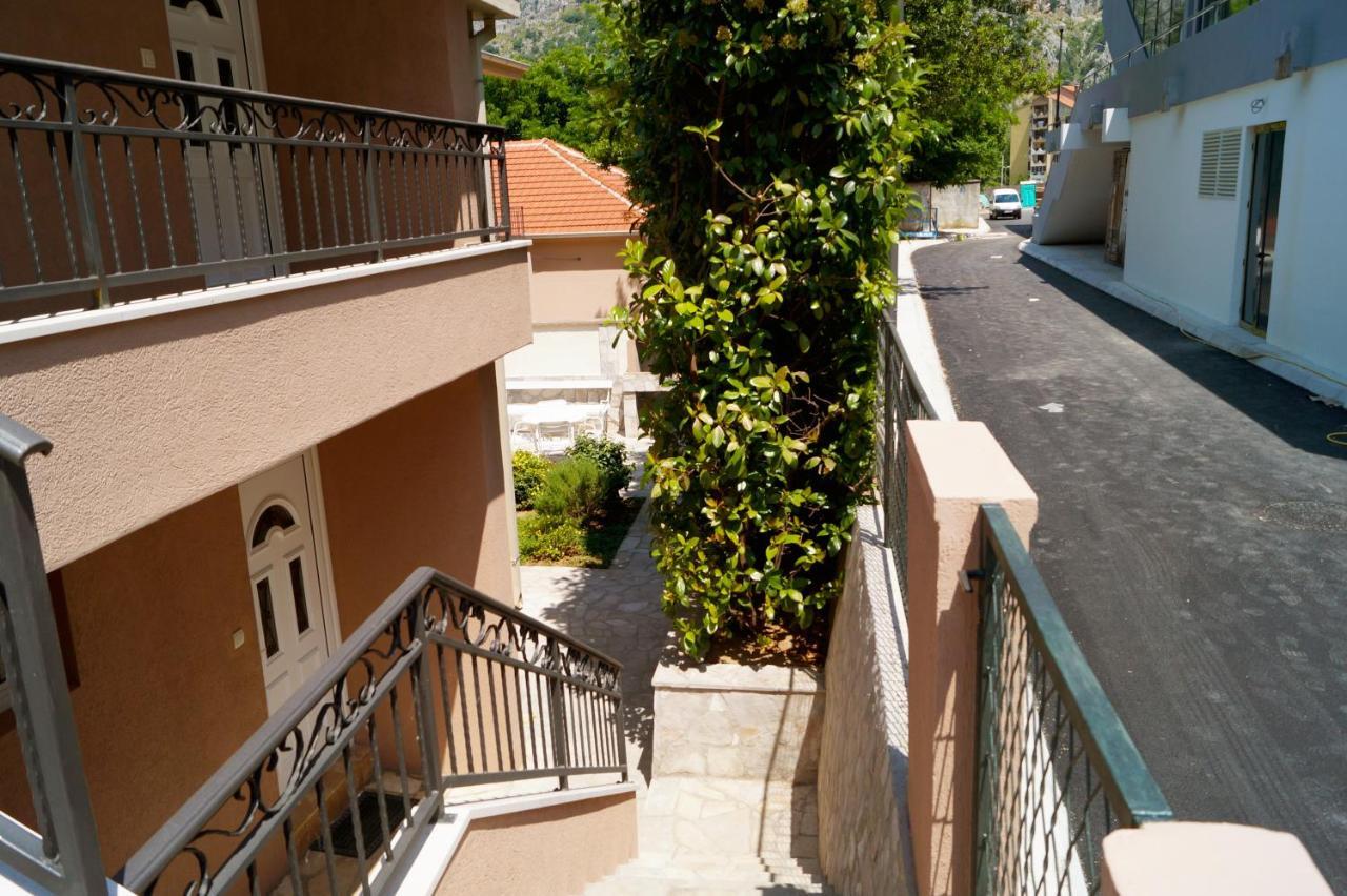 Veron Apartments Kotor Luaran gambar