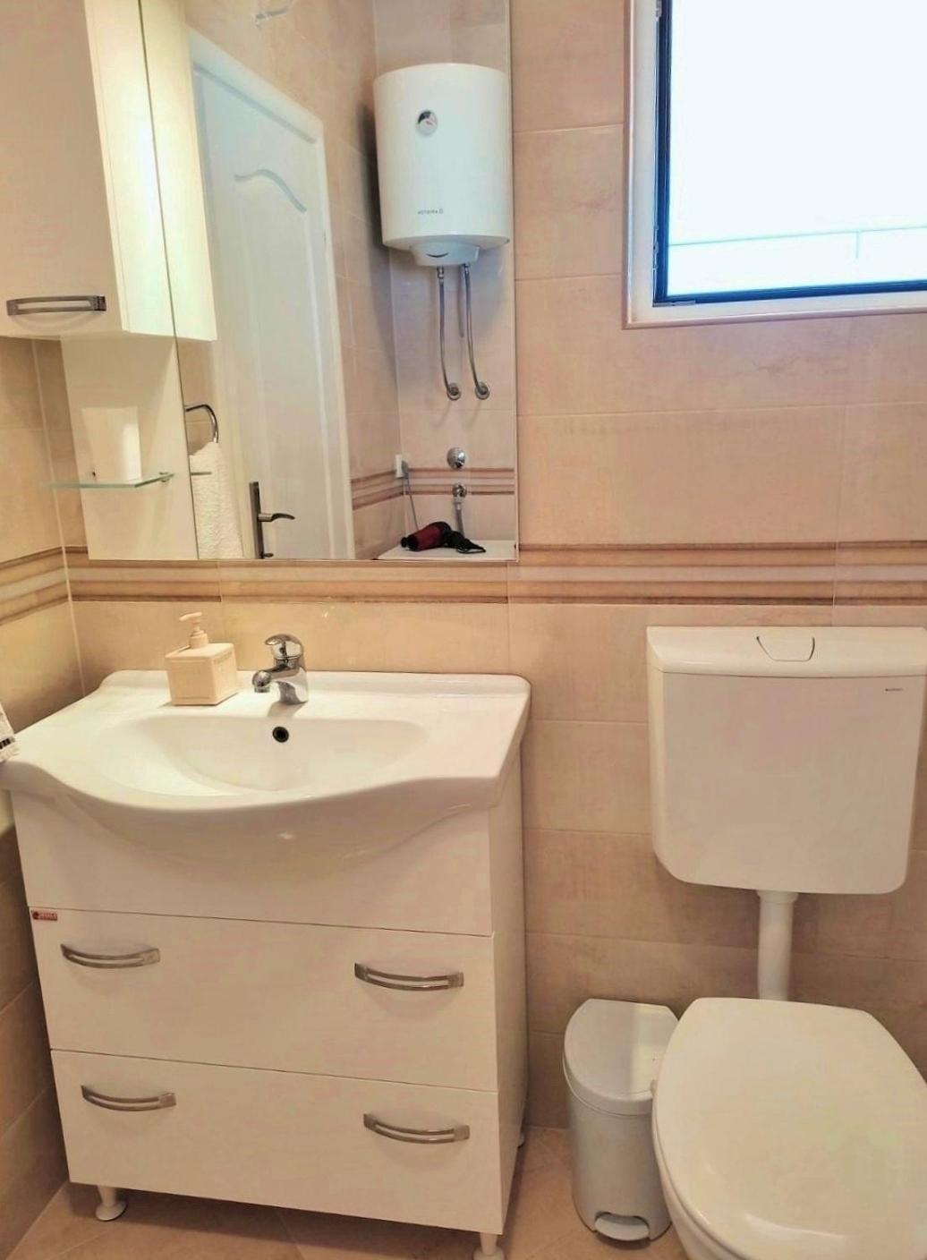 Veron Apartments Kotor Bilik gambar